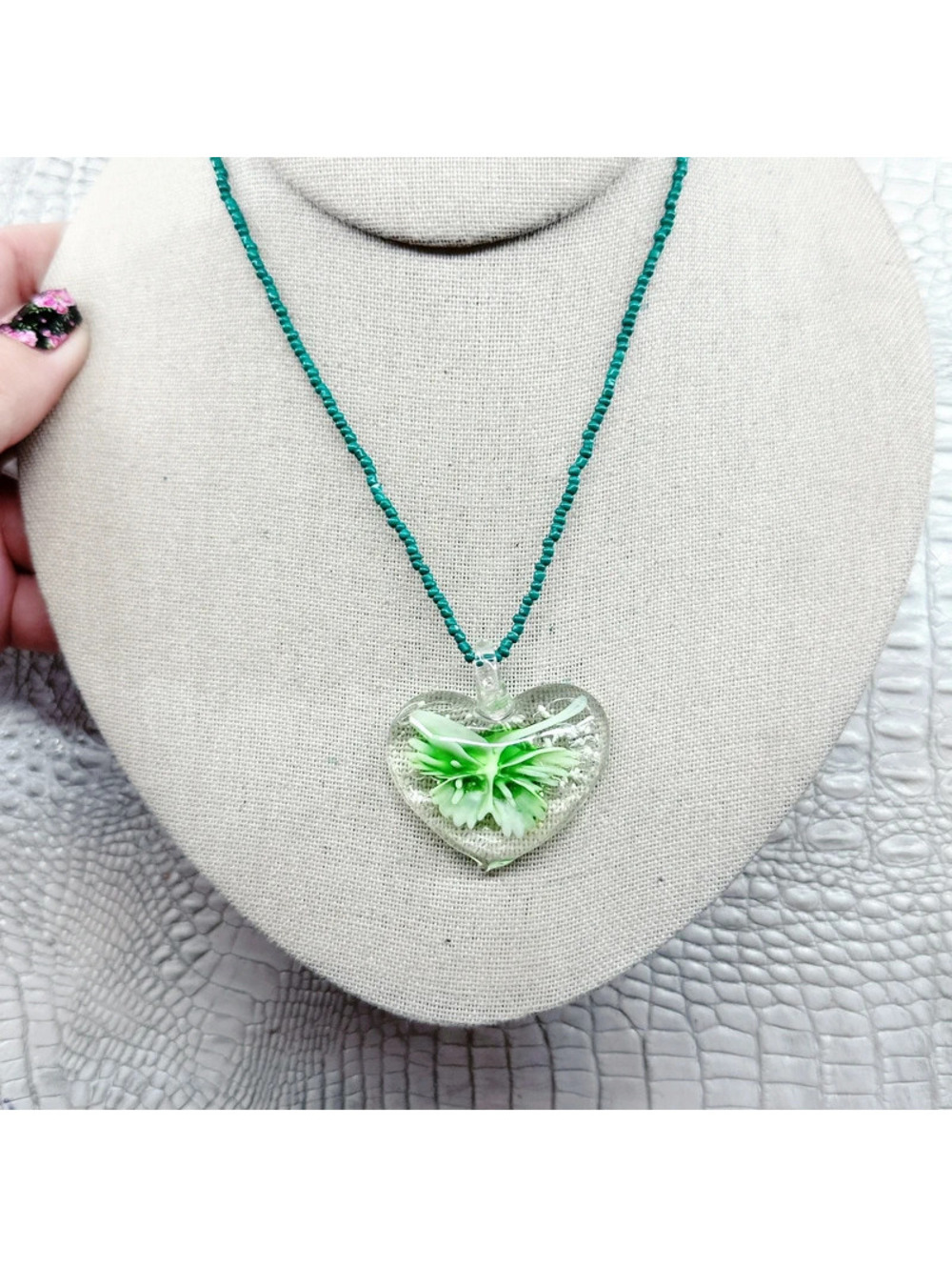 544mc. Green Glass Heart Necklace Dainty